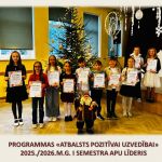 Saldējuma kokteilis ar skolas direktori