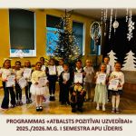 Saldējuma kokteilis ar skolas direktori