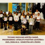 Saldējuma kokteilis ar skolas direktori